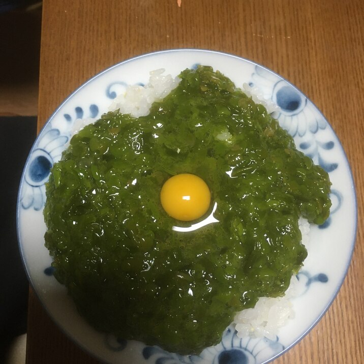 ぶっかけめかぶのうずらの卵丼